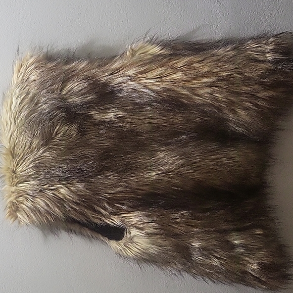 FOREVER 21 Faux Fur Vest - Picture 4 of 4